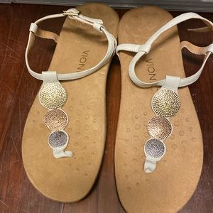 Vionic women’s white sandal size 9